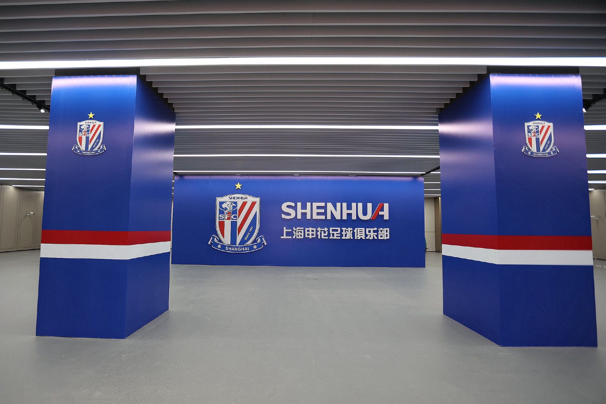 阿尔瓦雷斯从小就是皇马球迷，他也曾在少年时期试训过皇马。
